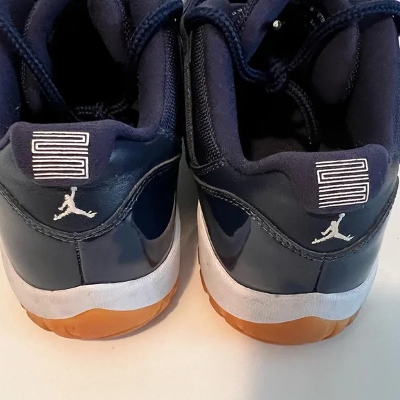 Jordan 11 ‘Midnight Navy Gum’